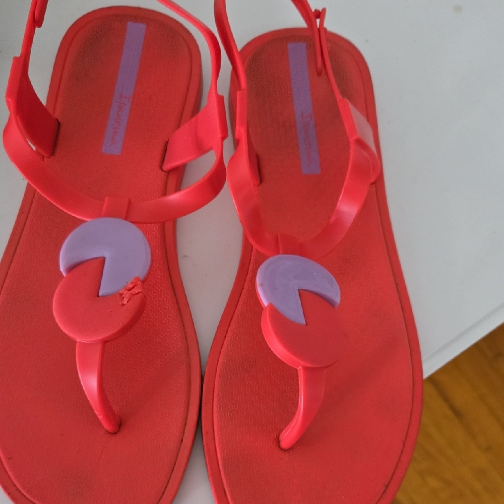 Ipanema Red Sandals with Purple Details